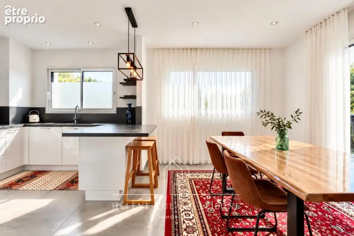 Maison contemporaine - 160 m² - saint ave - photo 3