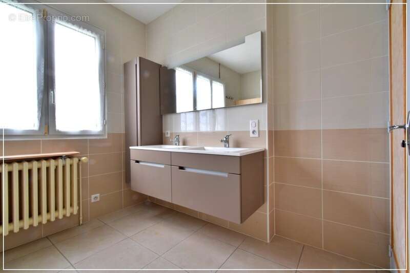 Maison à SAINTE-MAURE-DE-TOURAINE