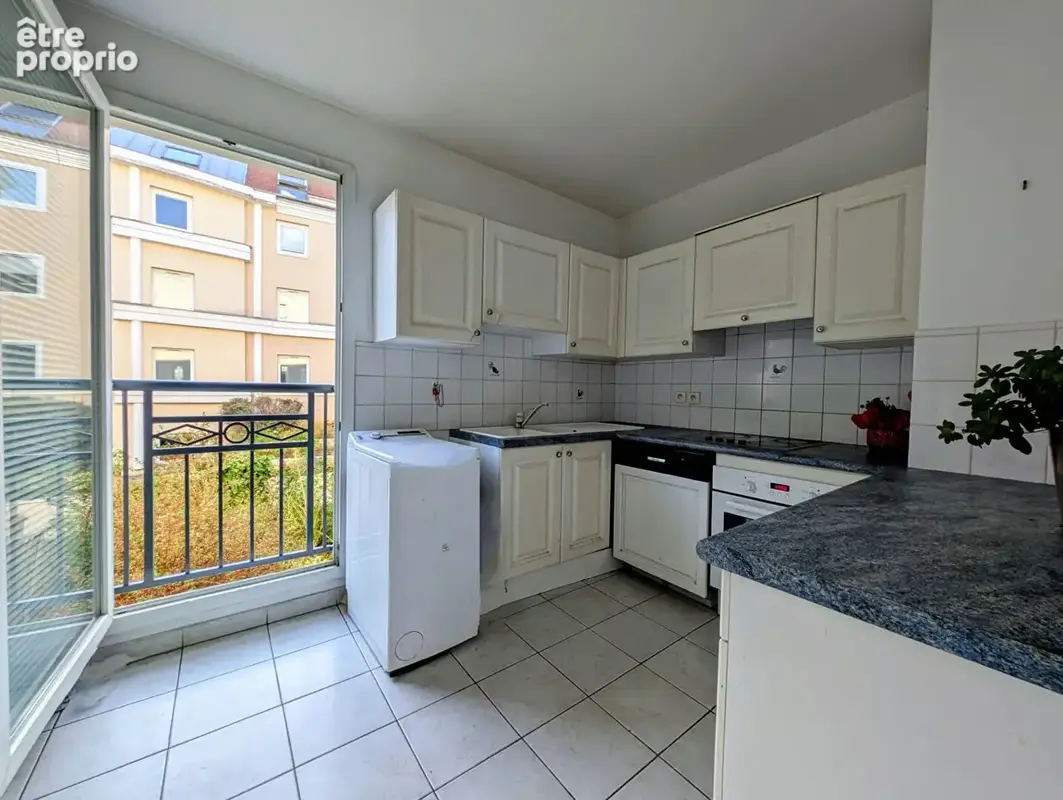 MAISONS-LAFFITTE - Hyper-Centre - Appartement 3 pièces de 73 M² + balcons + cave et parking en sous-sol - photo 3