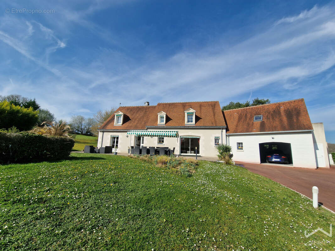 Maison à SAINT-ANTOINE-DU-ROCHER