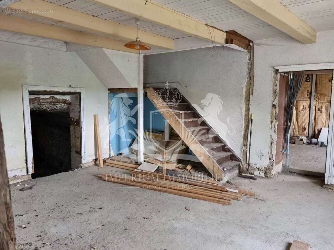 Maison à LINY-DEVANT-DUN