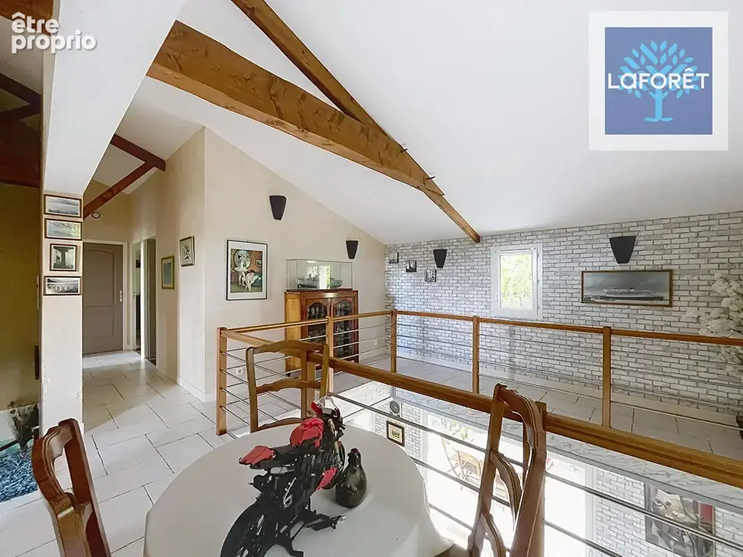 Maison de caractère au calme, 4 chambres avec garage et terrain - photo 7