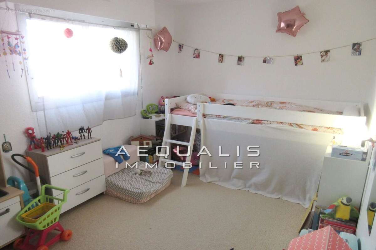 Appartement à SAINT-LAURENT-DU-VAR