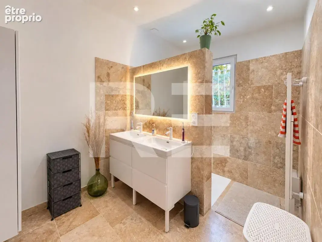 Maison plain pied 135 m2 4 chambres avec piscine et garage 55m2 sur terrain 3000m2 - photo 10
