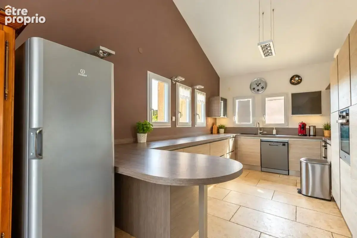 Maison à vendre 7 pièces VILLEFRANCHE SUR SAONE (69) - photo 10