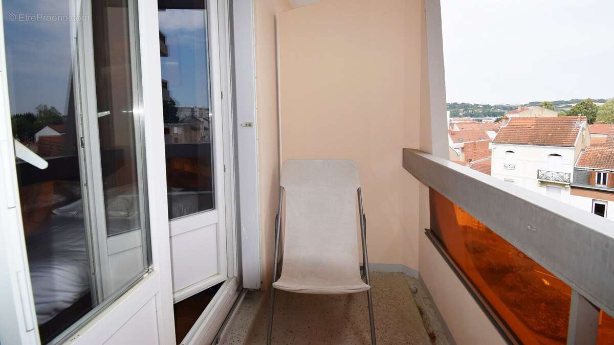 Vente Appartement T2 proche gare à VICHY avec balcons et garage - photo 11
