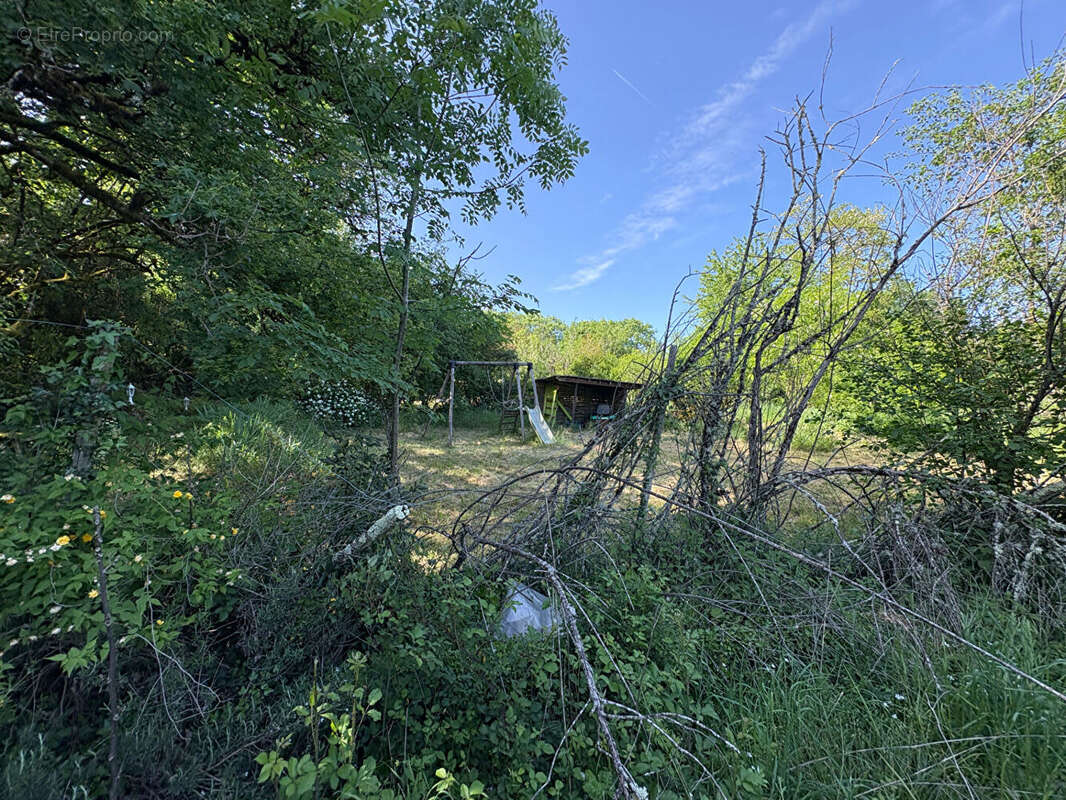 Terrain à LA DORNAC