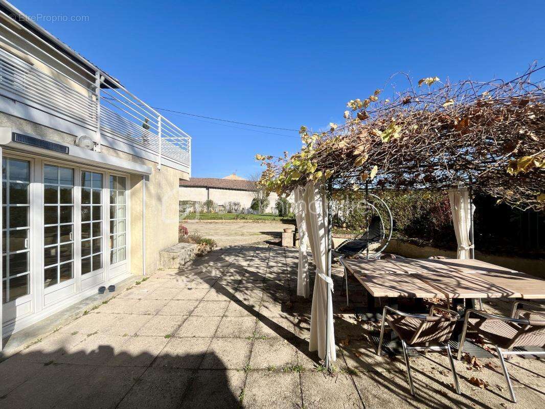 Maison à PEYZIEUX-SUR-SAONE