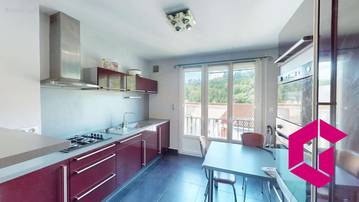 Appartement à LE CHAMBON-FEUGEROLLES