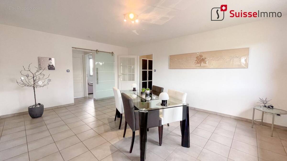 Appartement à GRAND-CHARMONT