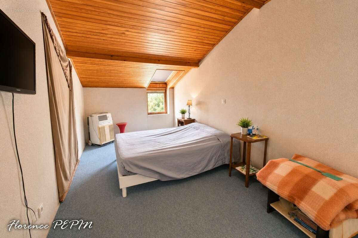 Maison d'architecte avec dépendance, étang et plus de 3,3 hectares de nature à 10 minutes de Pornic - photo 14