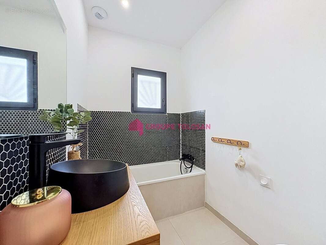 Maison 100 m² à Bourg-Saint-Bernard  - photo 8