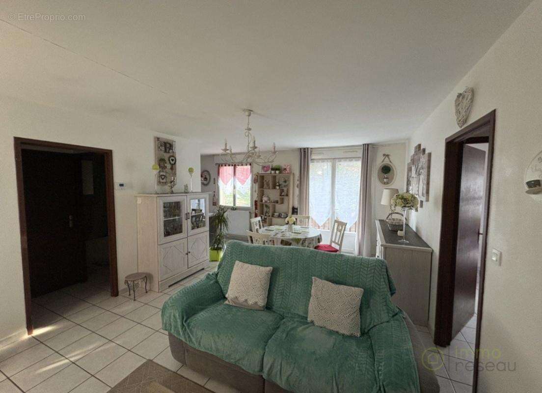 Appartement à SAINT-DONAT-SUR-L'HERBASSE