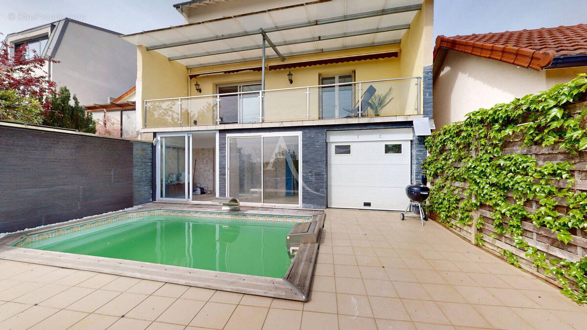 Maison à LE PLESSIS-ROBINSON