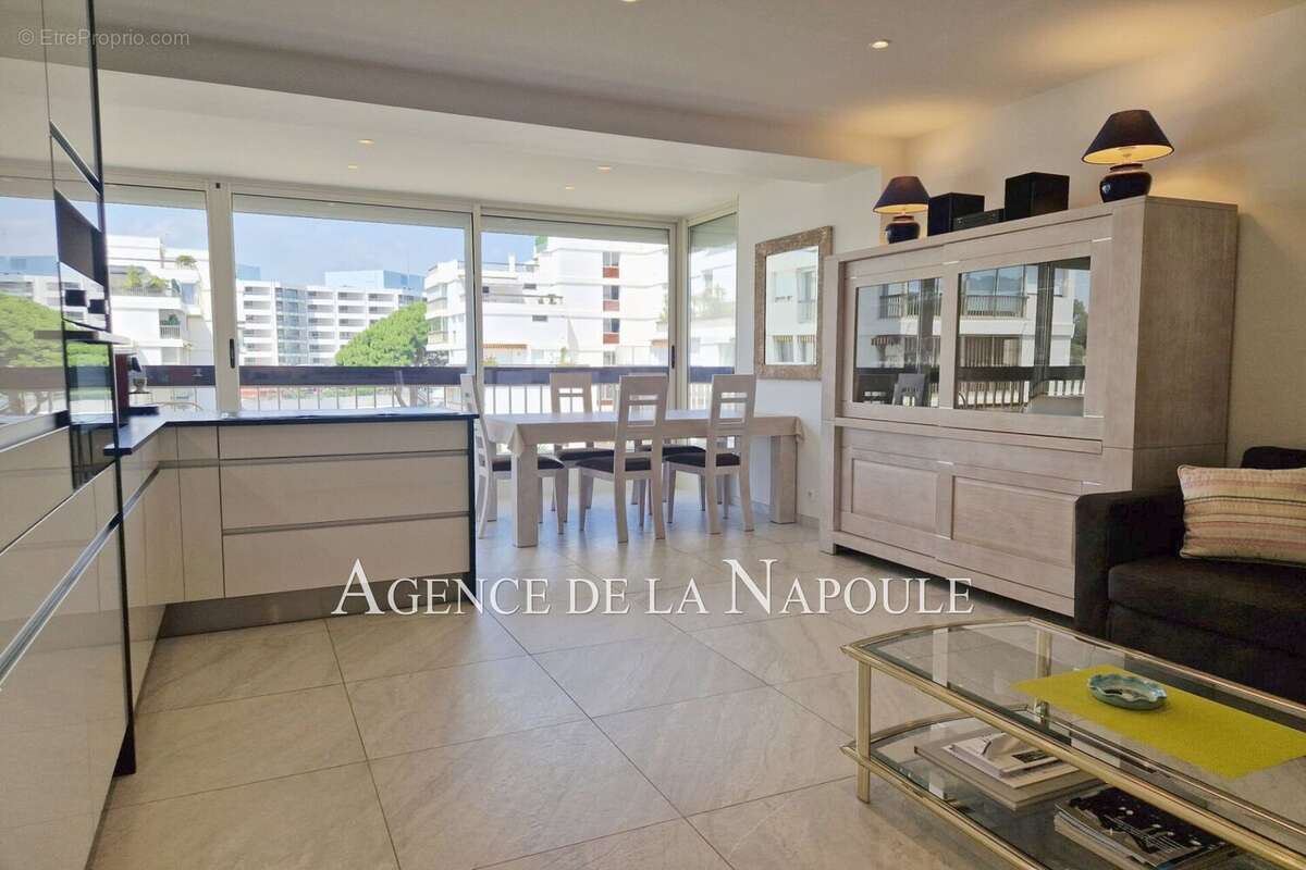 Appartement à MANDELIEU-LA-NAPOULE