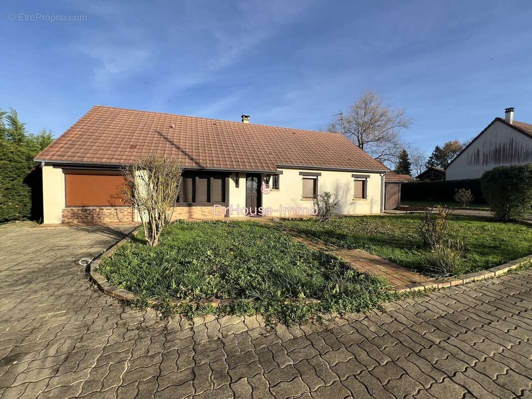 Maison à SAINT-ELOY-DE-GY