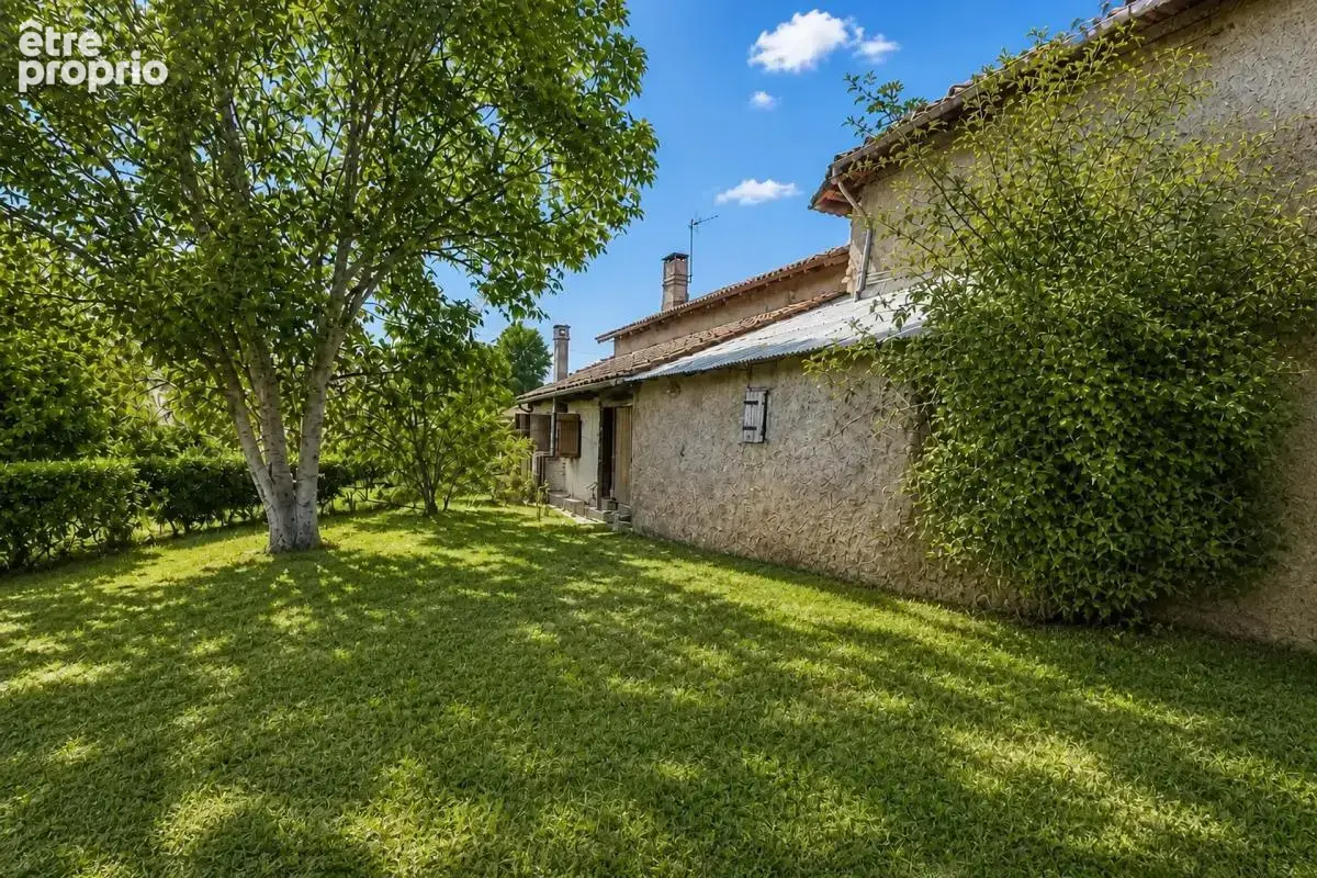 Maison de 130,94 m² à rénover avec dépendances et jardin - photo 17