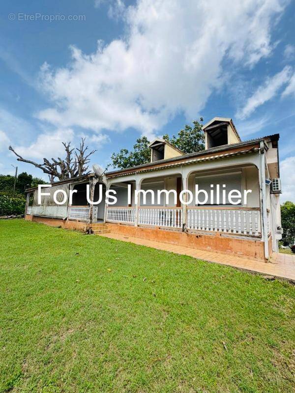 Maison à LES ABYMES