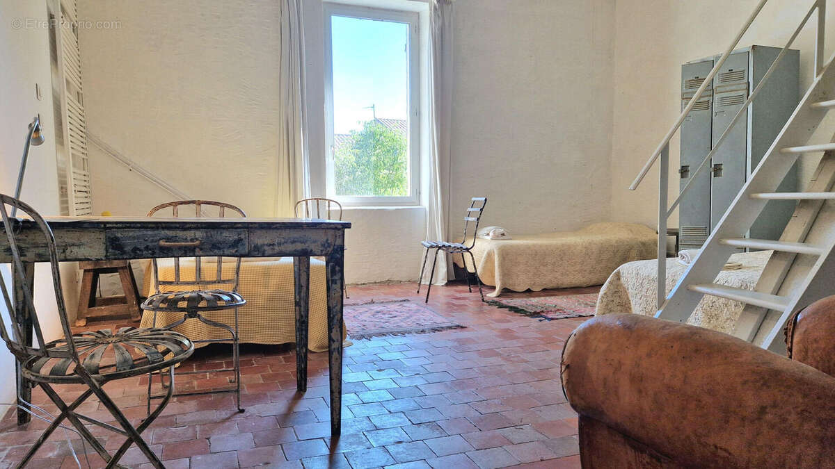 Maison à SAINTE-CECILE-LES-VIGNES