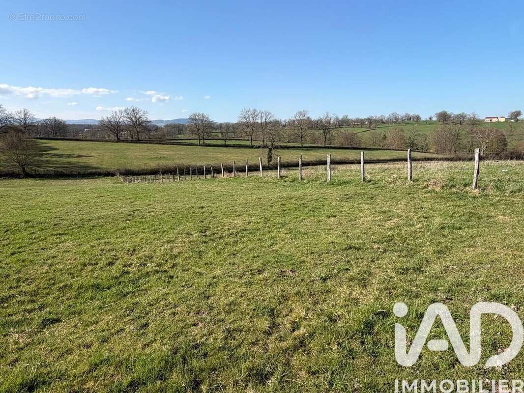 Photo 3 - Terrain à URBISE