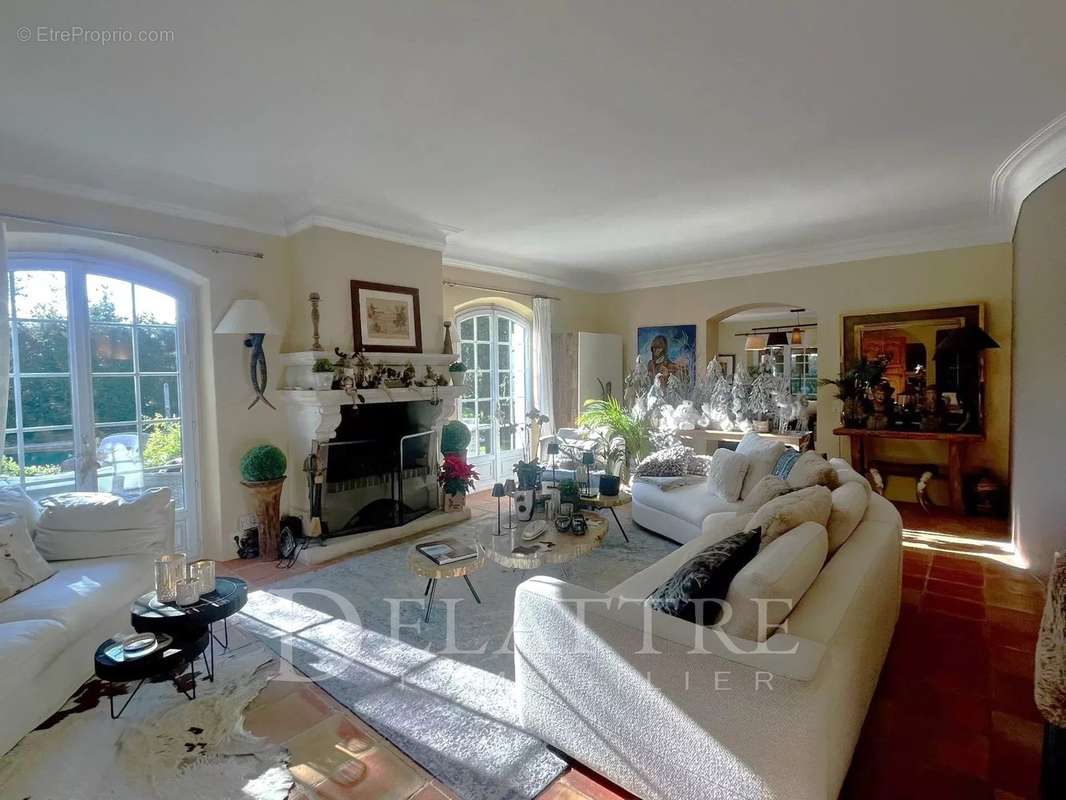 Maison à ROQUEFORT-LES-PINS