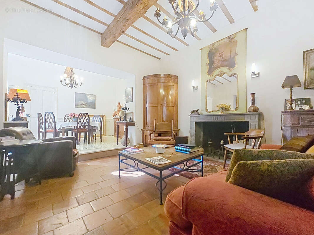 Avignon intra-muros. Maison de ville Avignon 9 pièces 220 m2 - photo 6