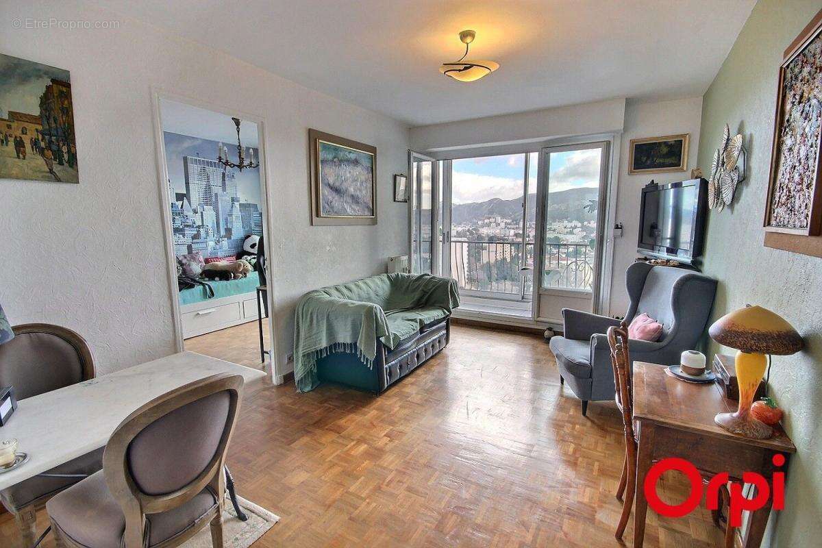 Appartement à MARSEILLE-12E
