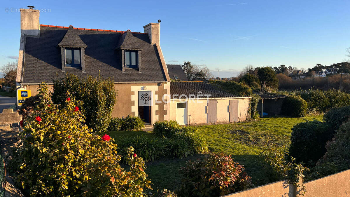 Maison à PLOUGRESCANT