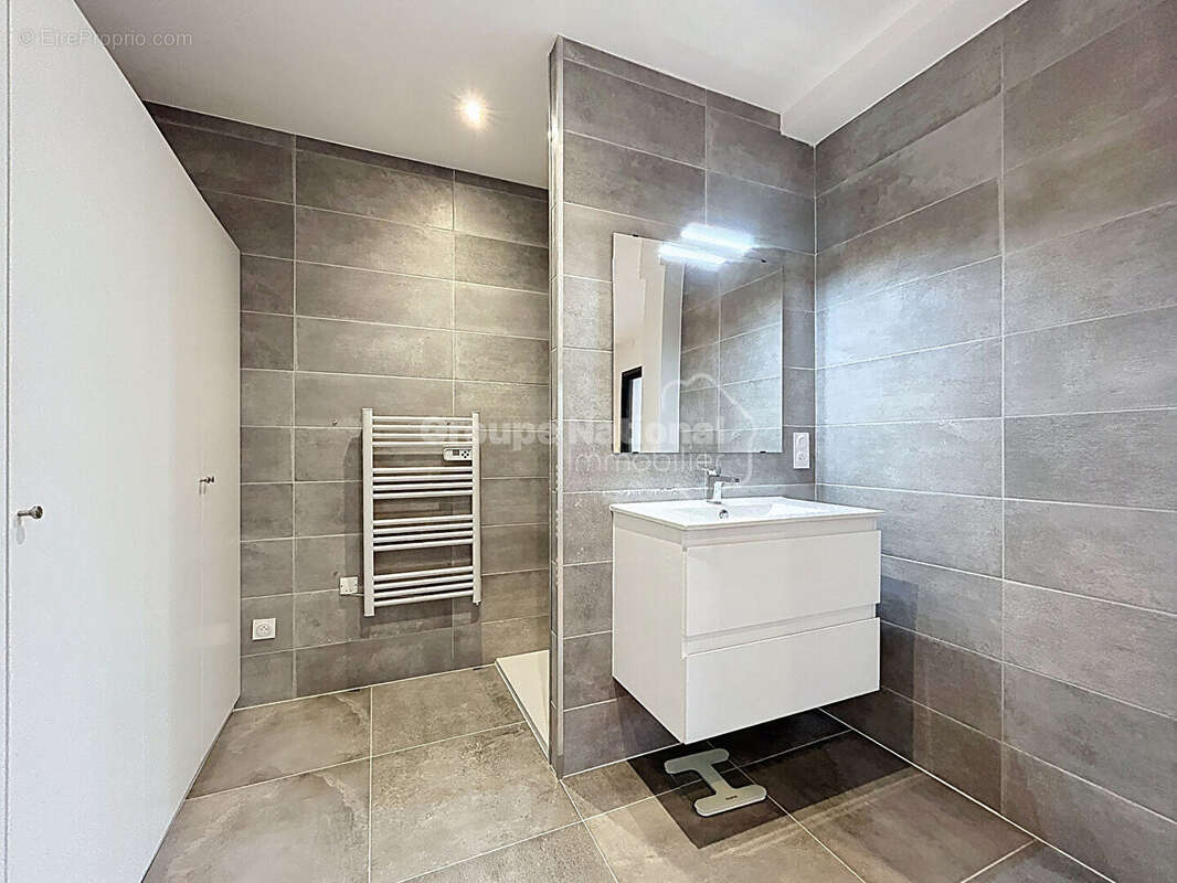 Maison à MONTELIMAR