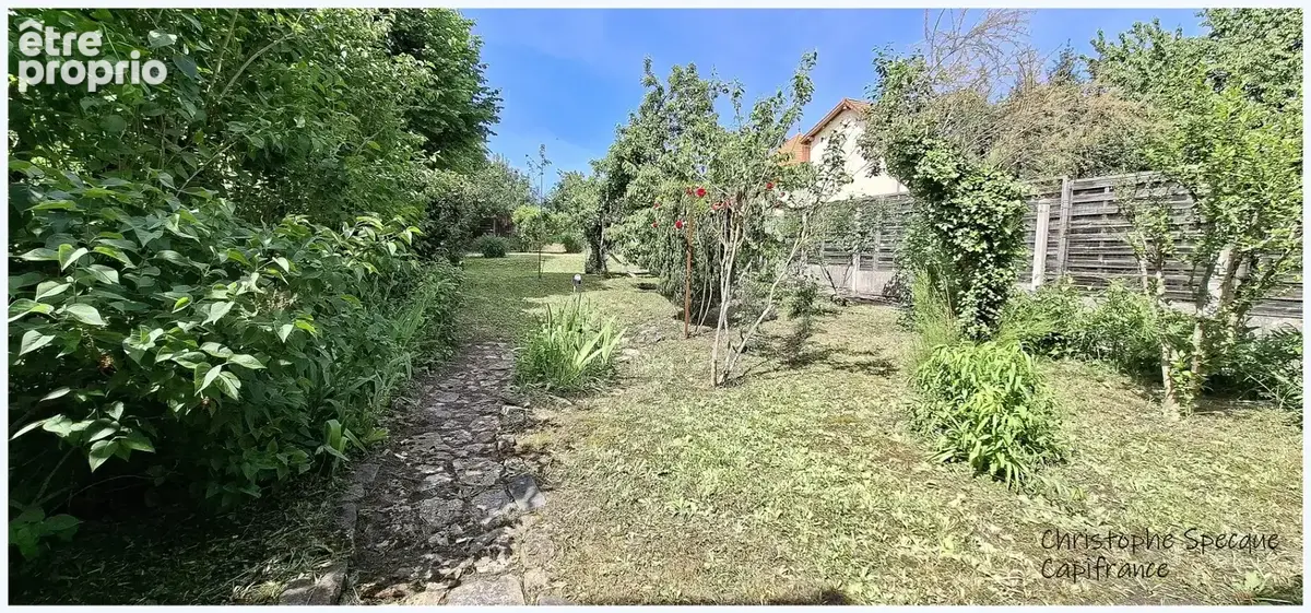 A vendre Élégante maison des années 1930 – Charme, volumes et jardin arboré VICHY (03) - photo 2