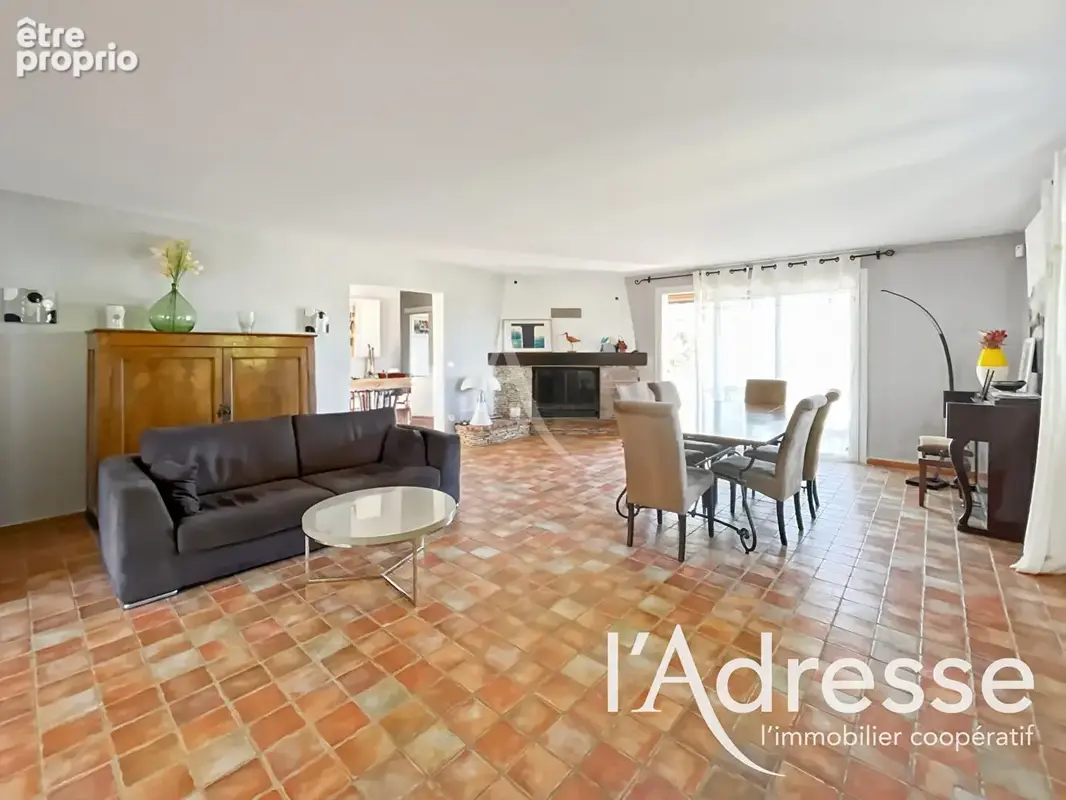 Maison Le Beausset - 6 pièces - 202 m2 - photo 6