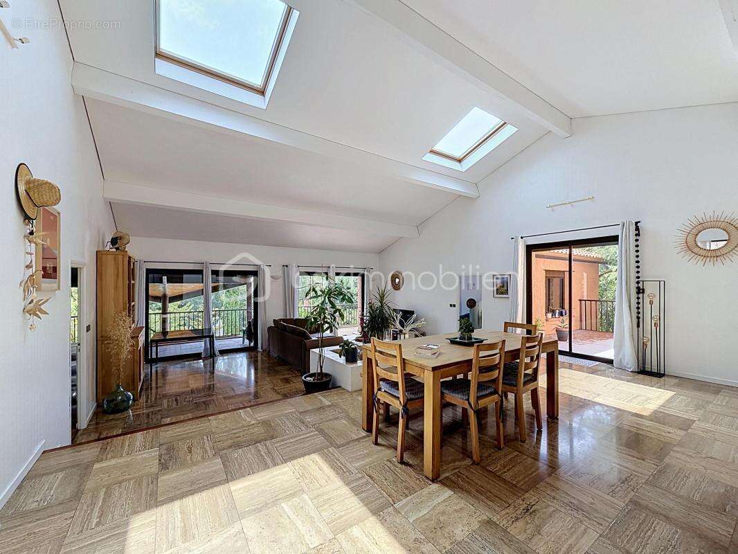 Spacieuse maison familiale dans un cadre privilégié et paisible - photo 8