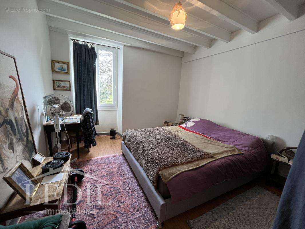 Maison à VIC-FEZENSAC