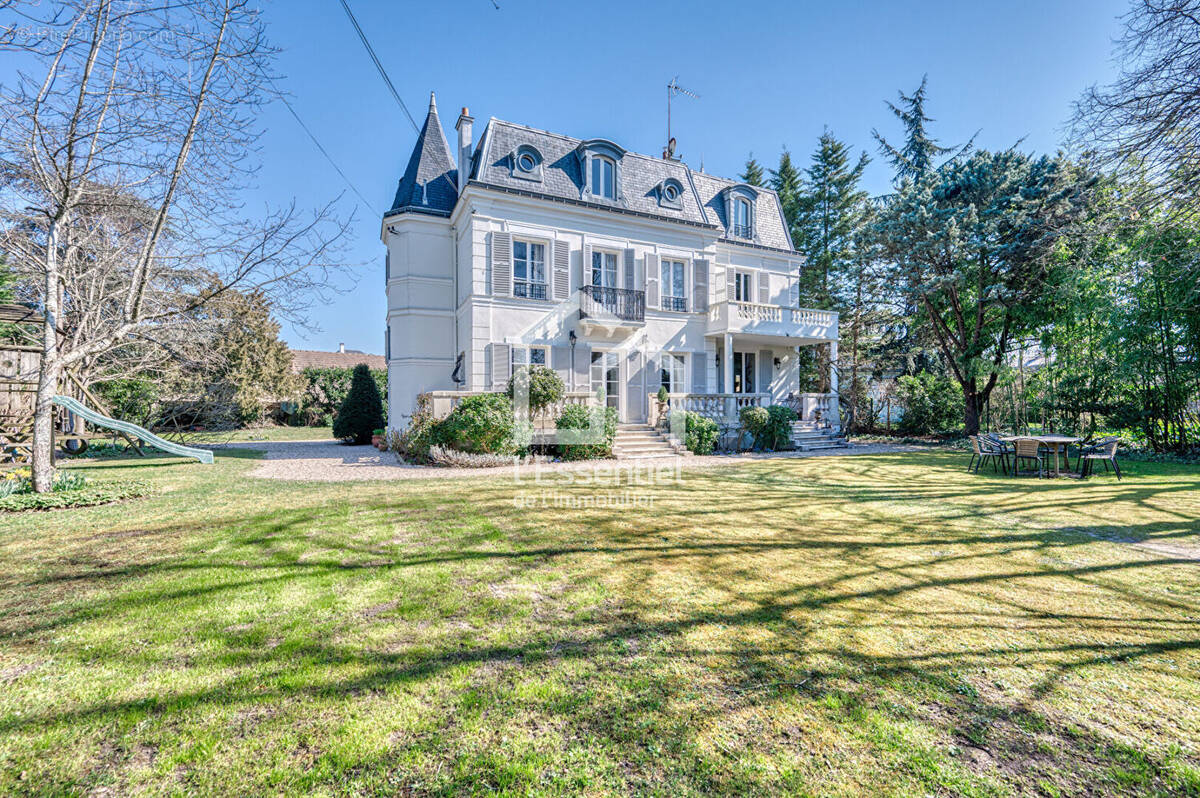Maison à MAISONS-LAFFITTE