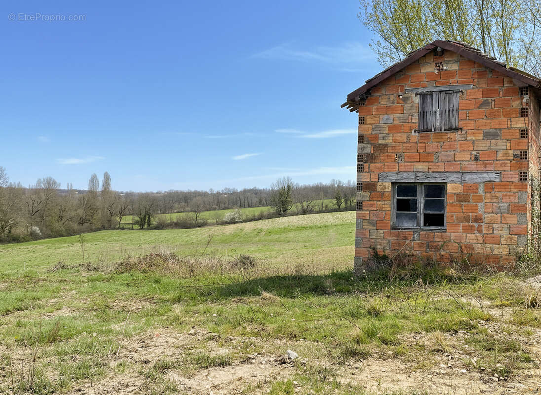 Grange en pierre à rénover avec 1 hectare de terrain Saint-Paul-Flaugnac - photo 4