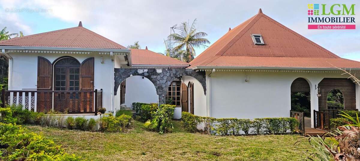 Villa de charme spacieuse sur grand terrain 1.200m2 à Trois-Mares, TAMPON - photo 4