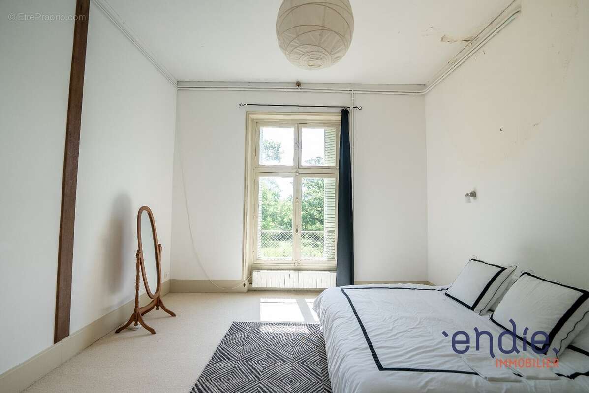 CHATEAU NEOGOTHIQUE 30 pièces,16 Chambres 5,7 ha!!! - photo 35