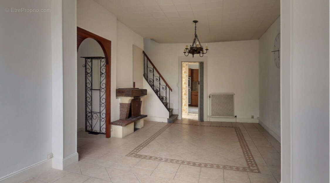 Maison à SAINTE-SAVINE