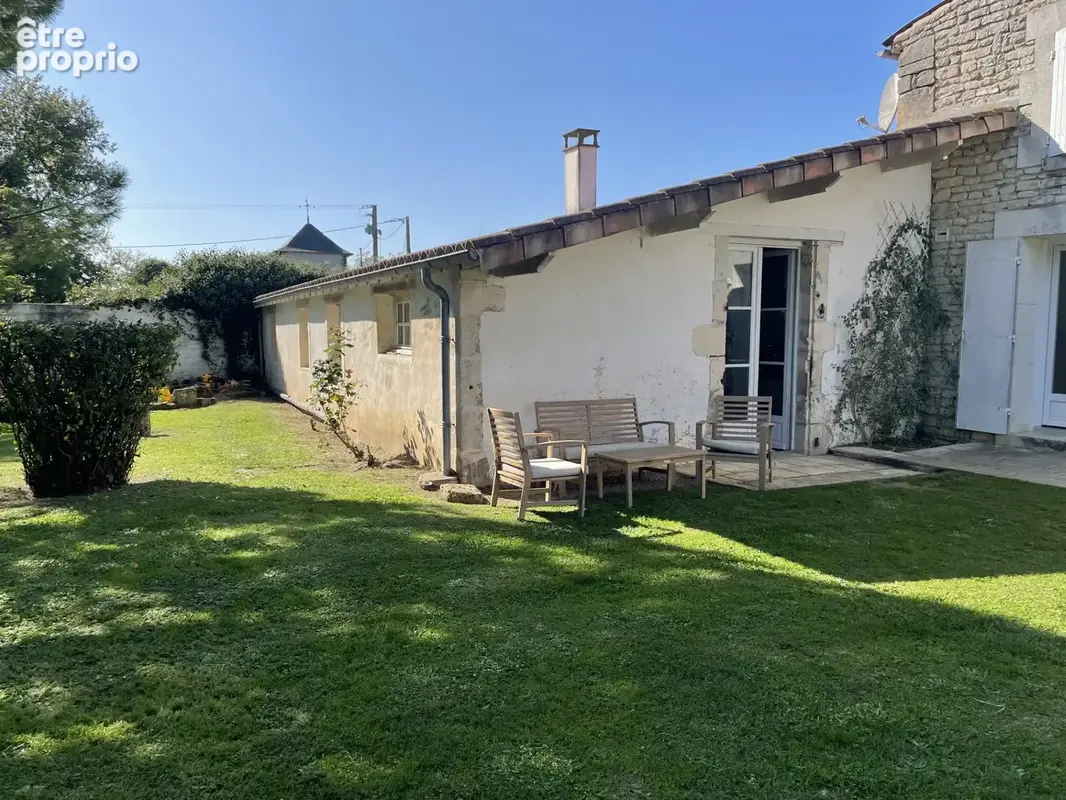 Prignac magnifique propriete de 290 m2 parc de 7500 m2 gite de 130 m2 garage de 60 m2 dependances de 190 m2 - photo 10