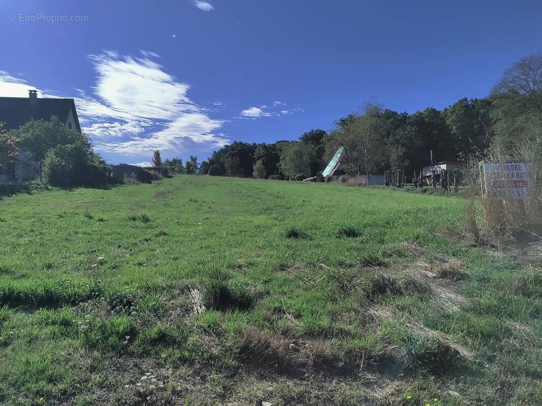 Terrain à VENDAT