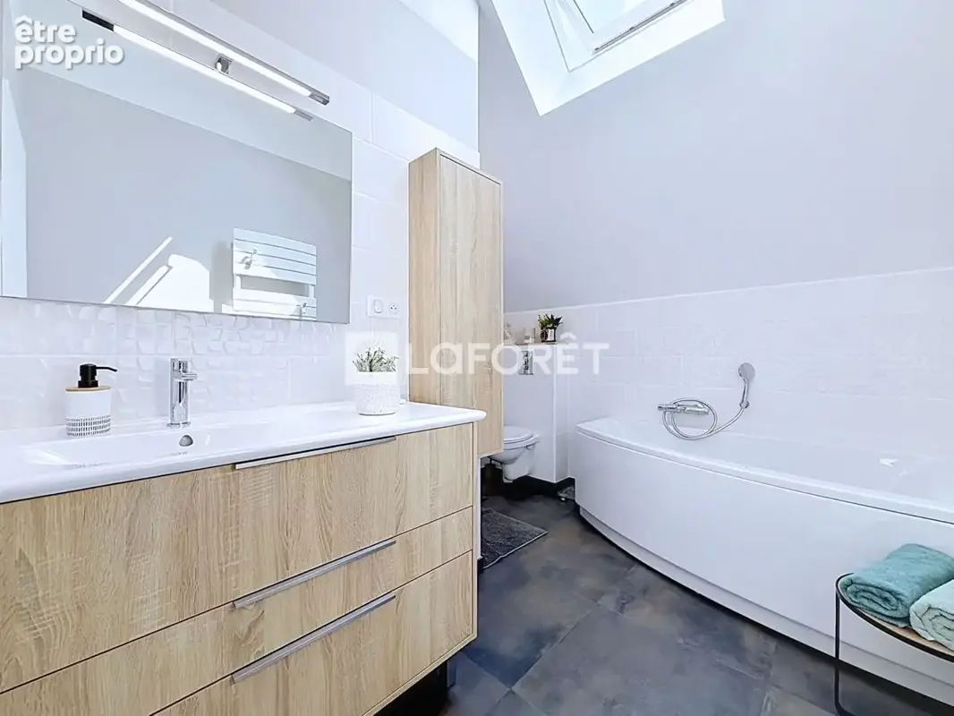 Maison de ville rénovée avec goût et extérieur intimiste - photo 12