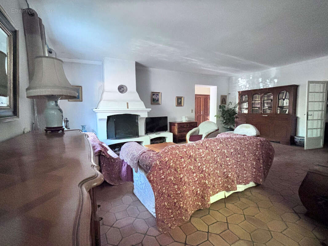 Maison à SAINT-CYR-SUR-MER