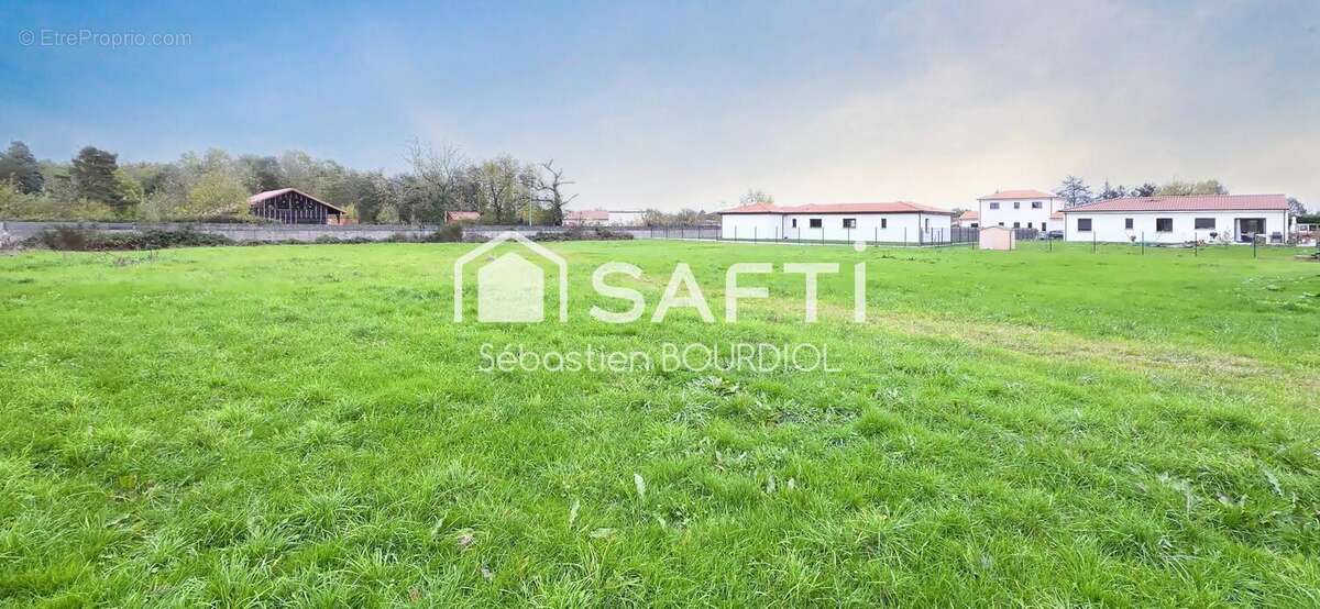 Photo 2 - Terrain à ORLEAT