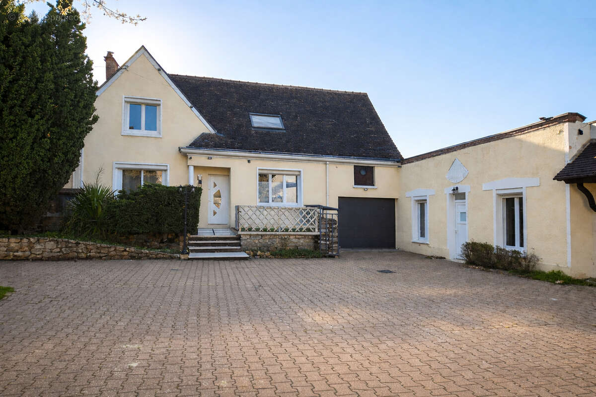 Maison à TREMBLAY-LES-VILLAGES