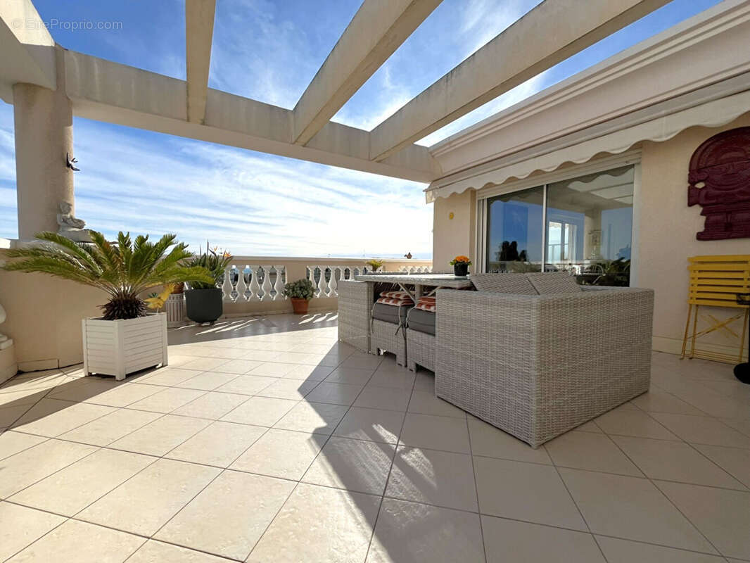 Appartement à SAINT-LAURENT-DU-VAR