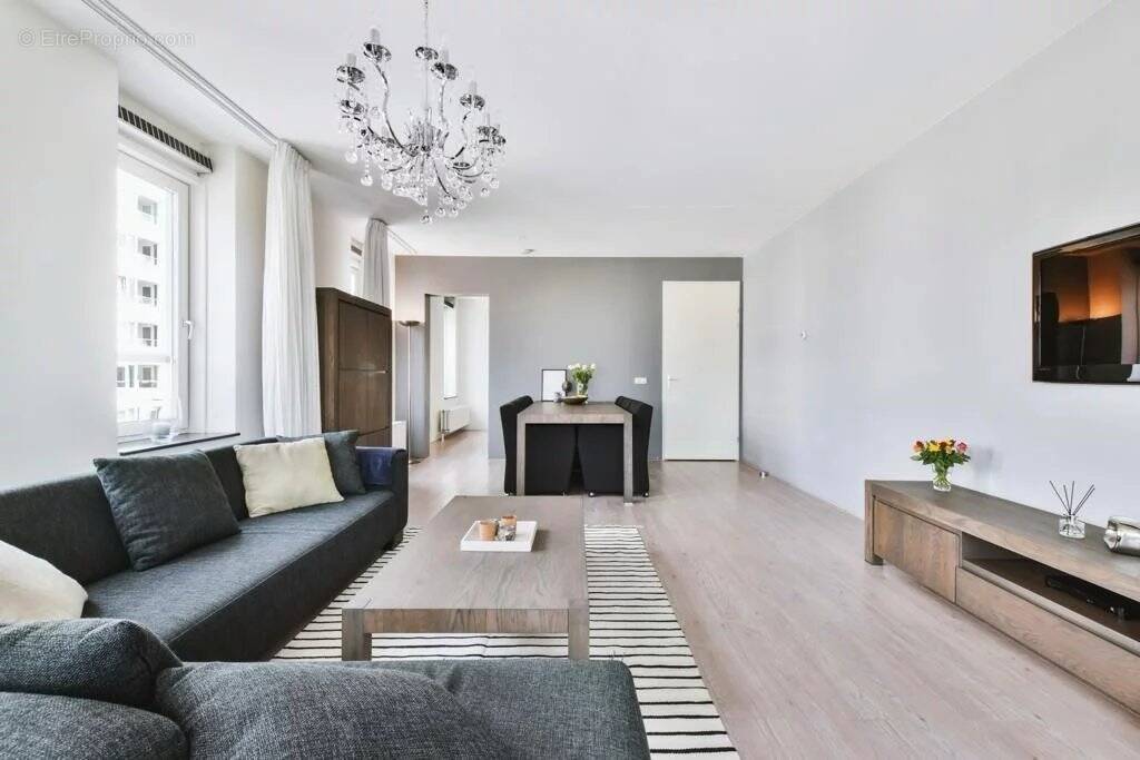 Appartement à NEUILLY-SUR-SEINE