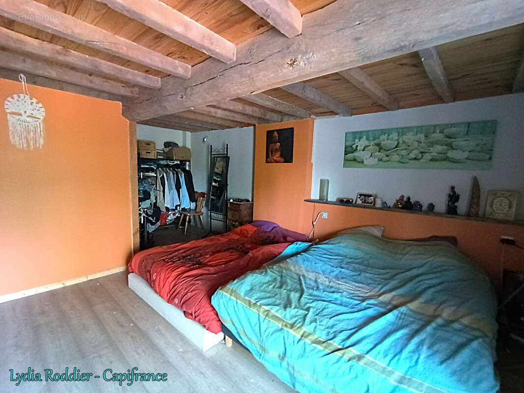 Maison 177 m2 - 6 pièces - 3 Chambres avec vue exceptionnelle à Saint Victor Montvianeix (63550) - photo 15