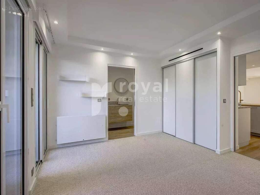 Appartement à MOUGINS