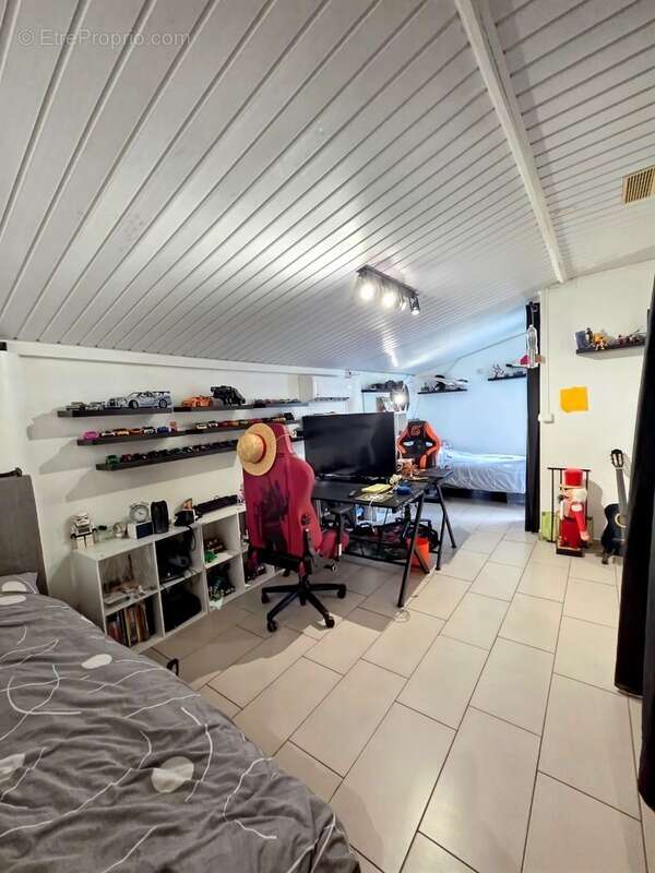 Maison à REMIRE-MONTJOLY