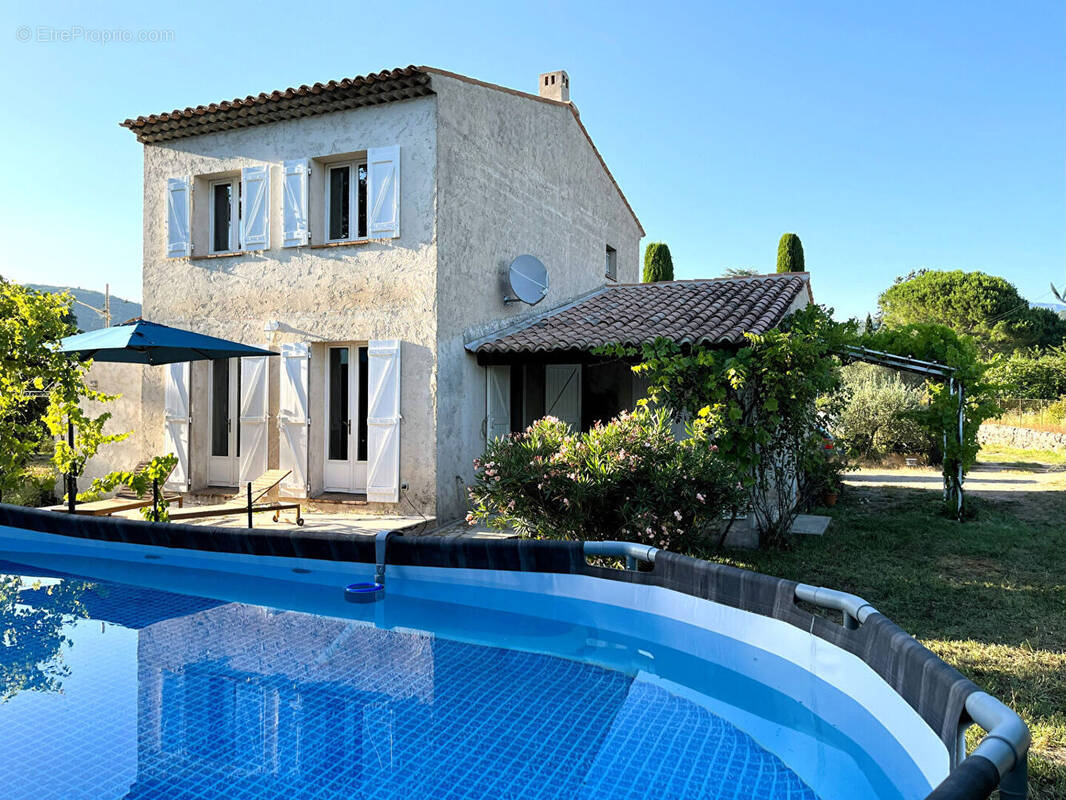 Maison à SAINT-CEZAIRE-SUR-SIAGNE